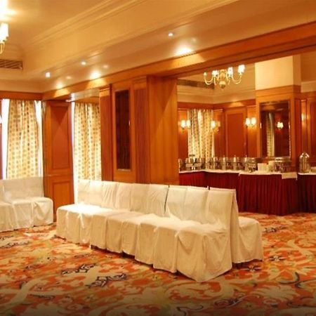 Celebrations Hotel Navi Mumbai Exterior foto