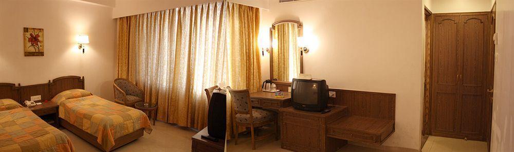 Celebrations Hotel Navi Mumbai Exterior foto