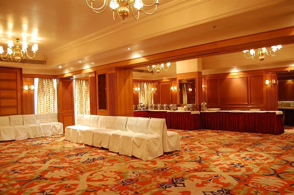 Celebrations Hotel Navi Mumbai Exterior foto
