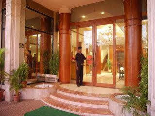 Celebrations Hotel Navi Mumbai Exterior foto